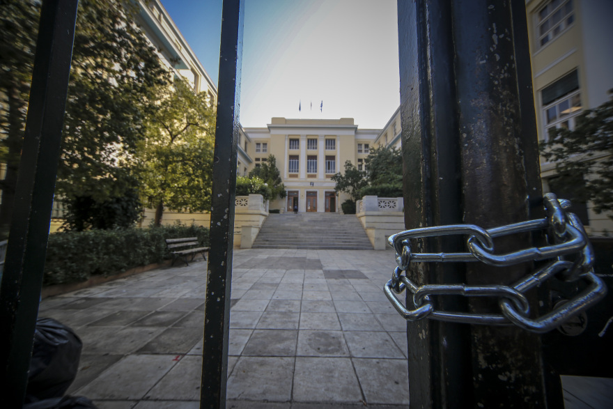  Το Οικονομικό Πανεπιστήμιο έβαλε «λουκέτο» λόγω ναρκωτικών - Φωτογραφίες