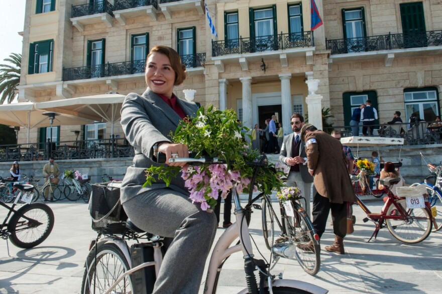 Οι Σπέτσες για 5η χρονιά στους vintage ρυθμούς του Tweed Run 