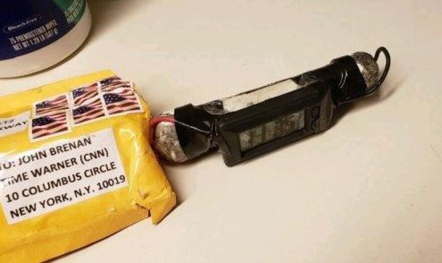 Τρομο-μπαράζ στις ΗΠΑ: Τουλάχιστον επτά εκρηκτικοί μηχανισμοί σε Κλίντον, Ομπάμα και MME