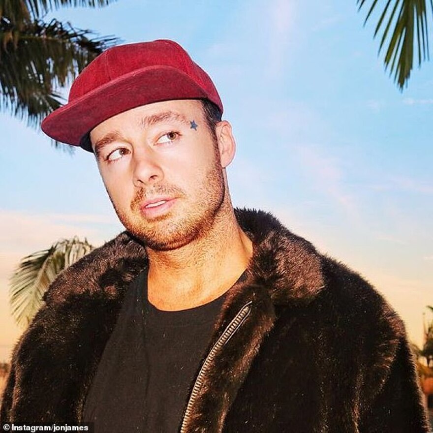 Τραγικός θάνατος Καναδού ράπερ στα γυρίσματα βίντεο κλιπ σε αεροπλάνο - Δεν άνοιξε το αλεξίπτωτό του!