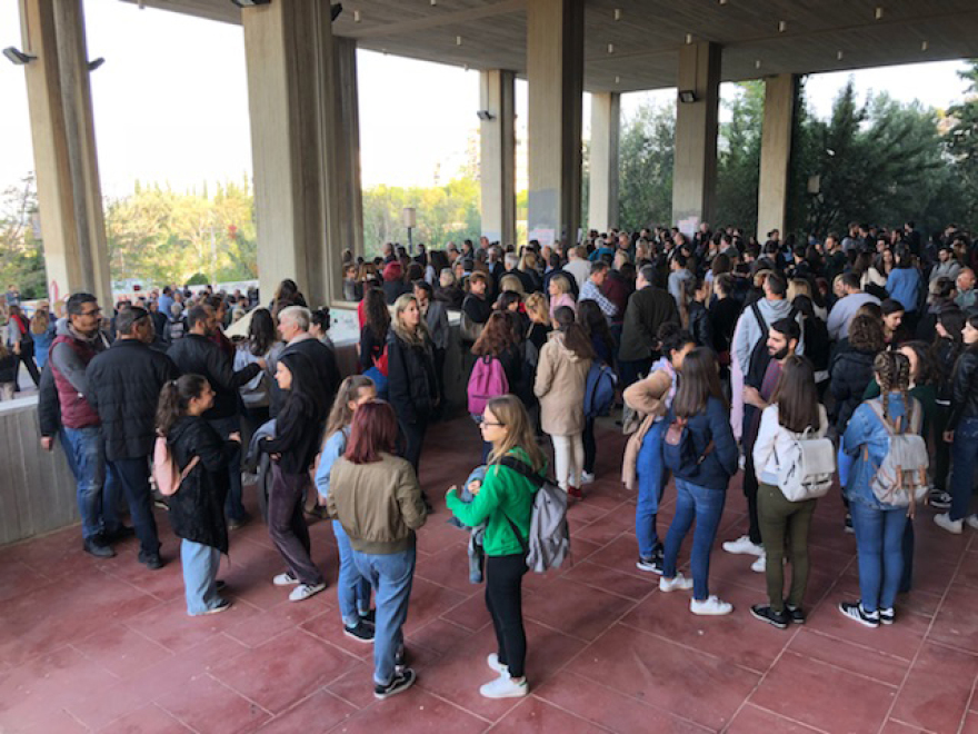 Ο Ρουβίκωνας ξανά στη Φιλοσοφική - «Όχι στη βία» λέει η Πρυτανεία του ΕΚΠΑ