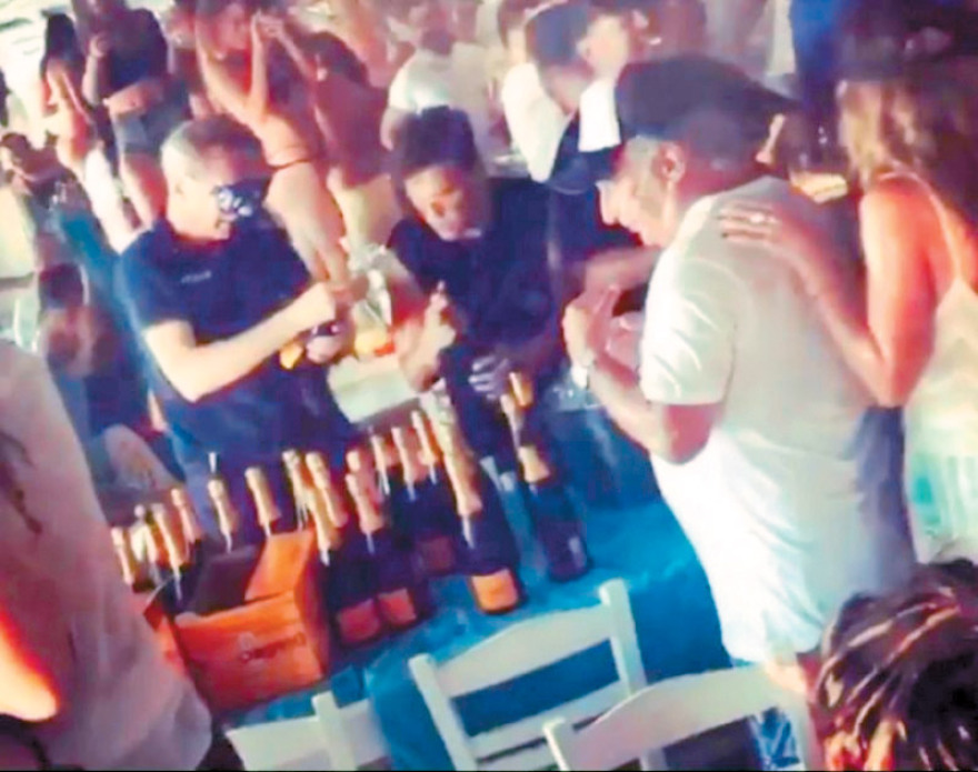 Ο Βρετανός μεγιστάνας σερ Φίλιπ Γκριν κατηγορείται για σεξουαλικές παρενοχλήσεις