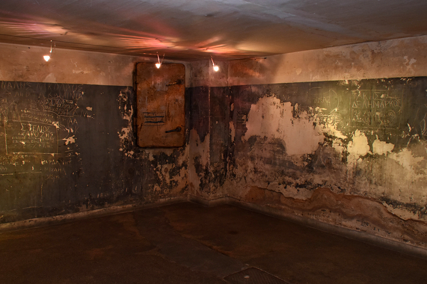 Στα κρατητήρια της Κομαντατούρ στο κέντρο της Αθήνας