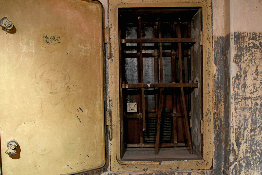 Στα κρατητήρια της Κομαντατούρ στο κέντρο της Αθήνας