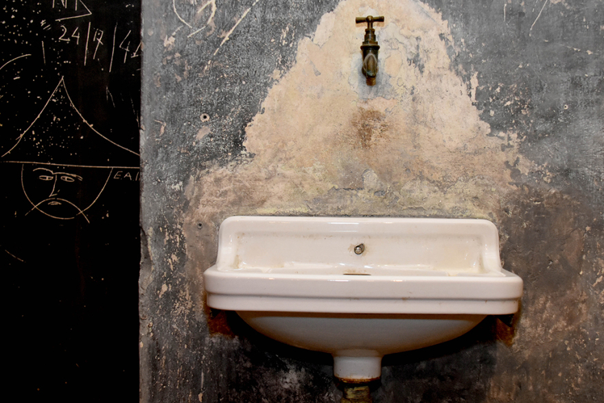 Στα κρατητήρια της Κομαντατούρ στο κέντρο της Αθήνας