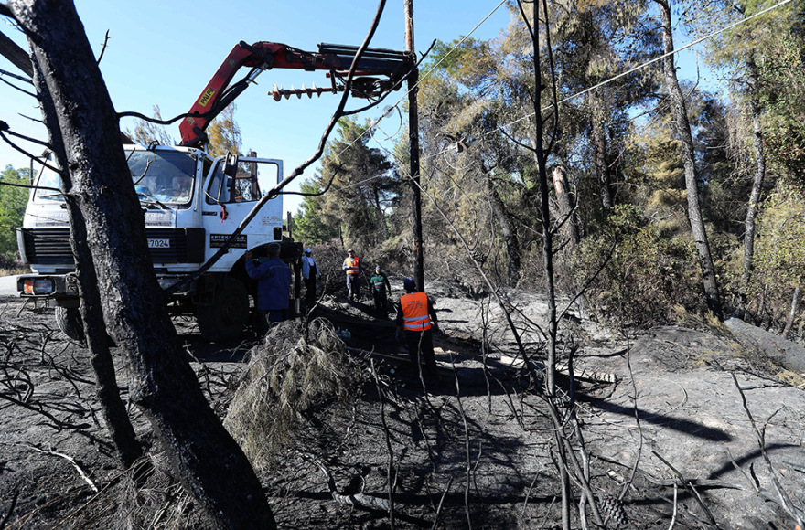 Η φωτιά στη Σιθωνία Χαλκιδικής έχει απλωθεί στα τρία χιλιόμετρα - Εκκενώθηκε ο Κάμπος