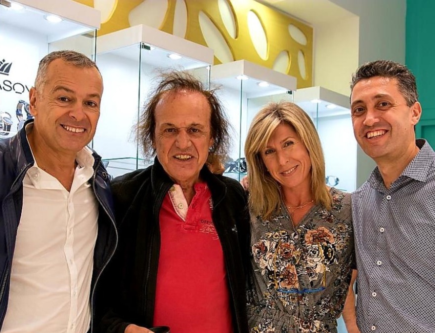 Λαμπερά εγκαίνια στο Χαλάνδρι: Tο Οzze υποδέχθηκε τους φίλους του