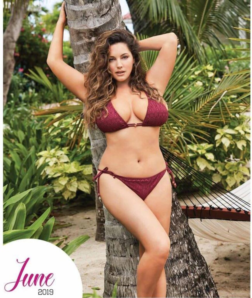 Kelly Brook: Έτοιμο το σέξι ημερολόγιο της για το 2019 