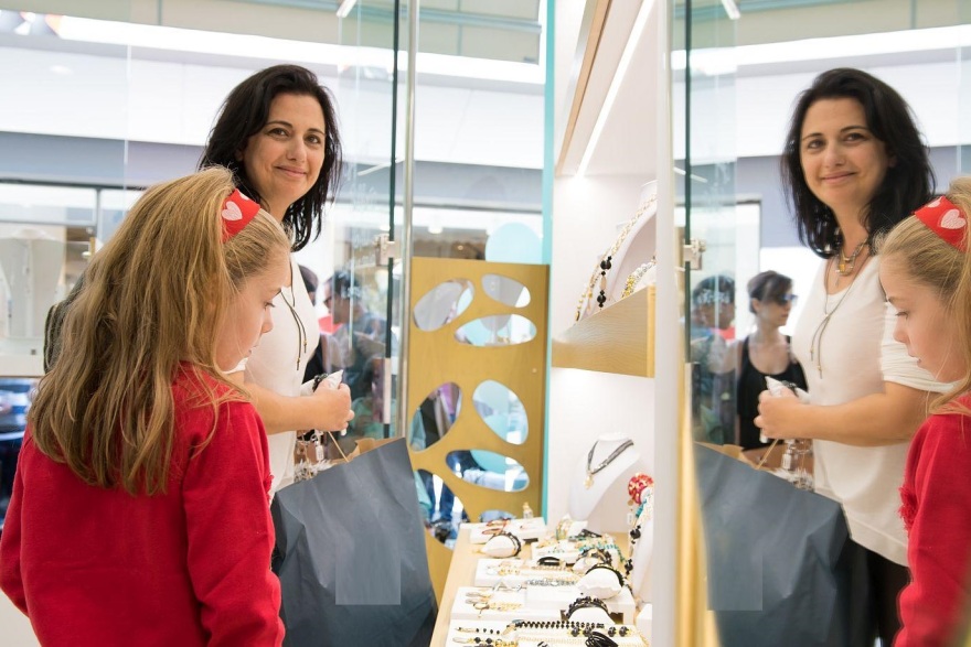 Λαμπερά εγκαίνια στο Χαλάνδρι: Tο Οzze υποδέχθηκε τους φίλους του