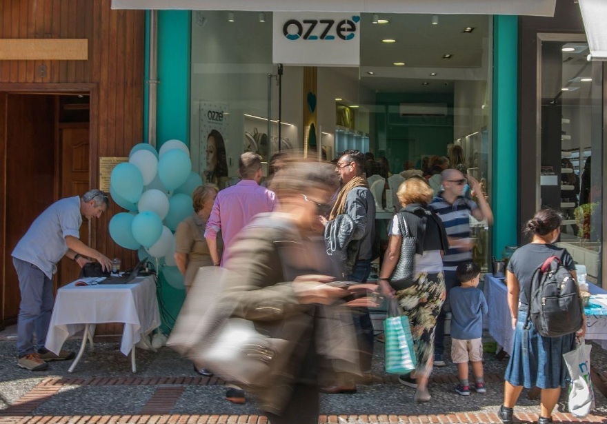 Λαμπερά εγκαίνια στο Χαλάνδρι: Tο Οzze υποδέχθηκε τους φίλους του