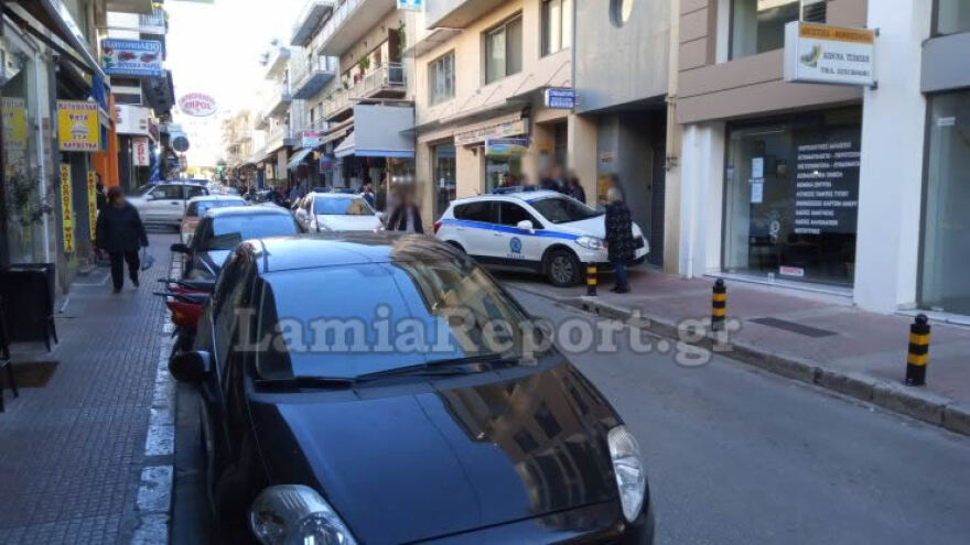 Λαμία: Έσκασε το λάστιχο, εκτοξεύθηκε ο τάκος και τραυμάτισε φοιτήτρια