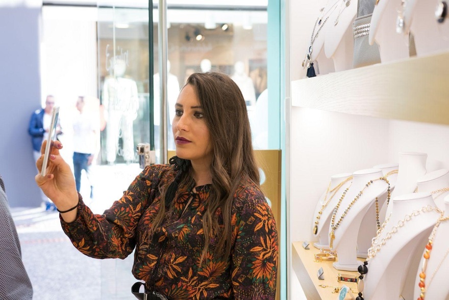 Λαμπερά εγκαίνια στο Χαλάνδρι: Tο Οzze υποδέχθηκε τους φίλους του