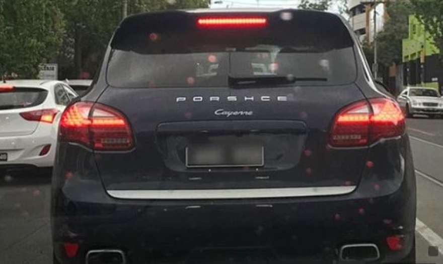 Αυτή η Porsche έχει ένα απίστευτο λάθος 