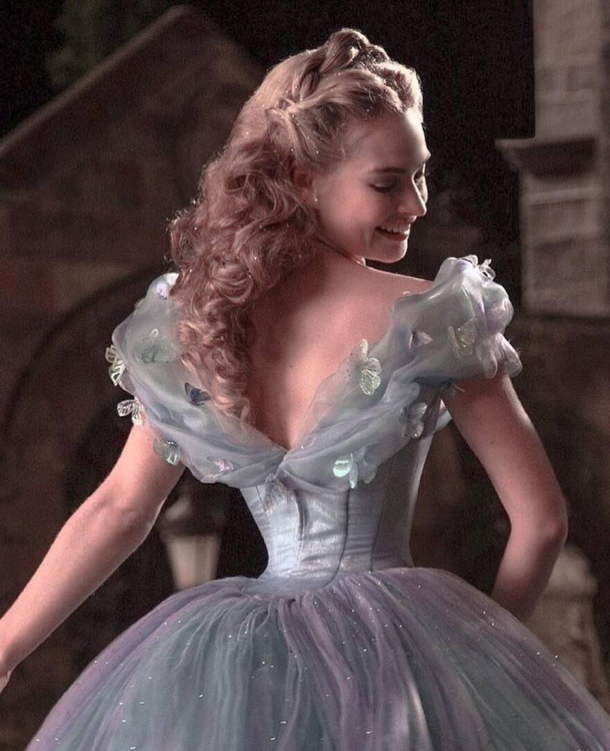 H Emma Stone αποκάλυψε τι έκανε ο κορσές στο σώμα της