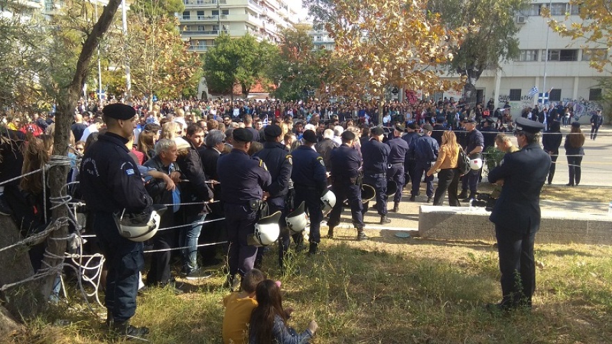 Θεσσαλονίκη: Τα ΜΑΤ «μπλόκαραν» διαμαρτυρία για τη Μακεδονία