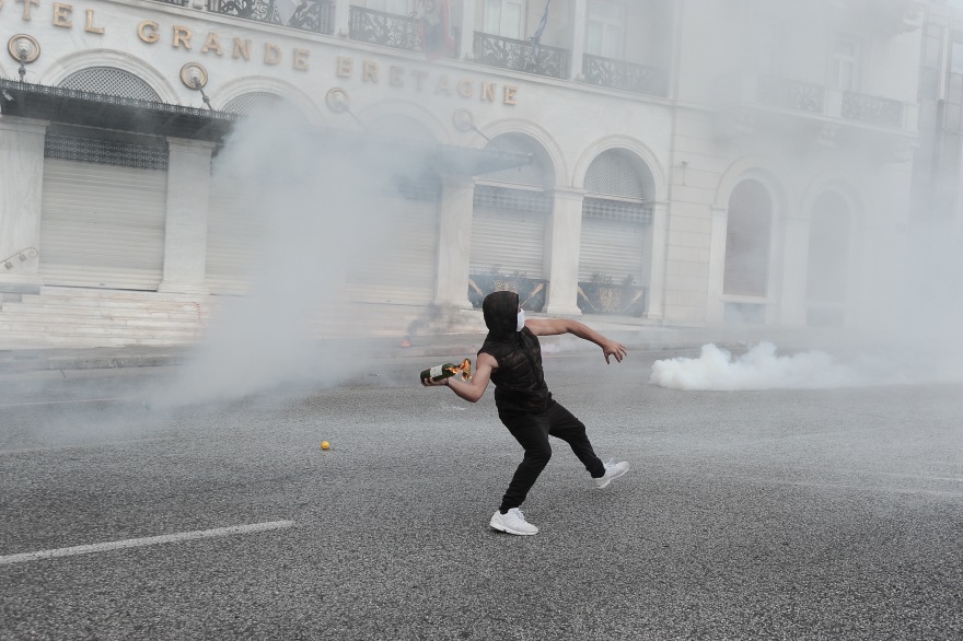 Επεισόδια με κουκουλοφόρους  στο Πολυτεχνείο