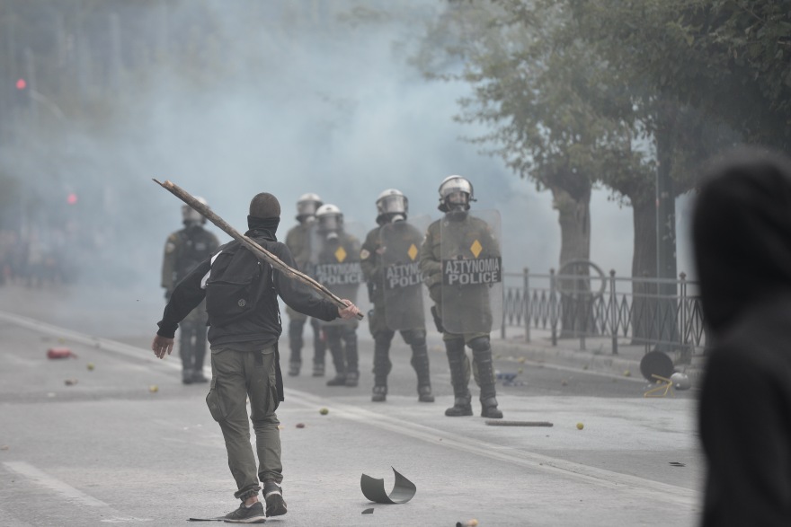 Επεισόδια με κουκουλοφόρους  στο Πολυτεχνείο