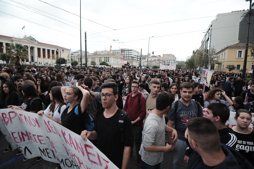 Επεισόδια με κουκουλοφόρους  στο Πολυτεχνείο