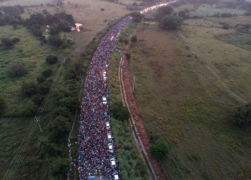 Τραμπ για το καραβάνι μεταναστών: «Εισβολή στη χώρα μας, ο στρατός σας περιμένει»