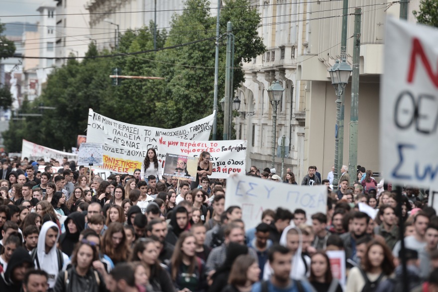 Επεισόδια με κουκουλοφόρους  στο Πολυτεχνείο