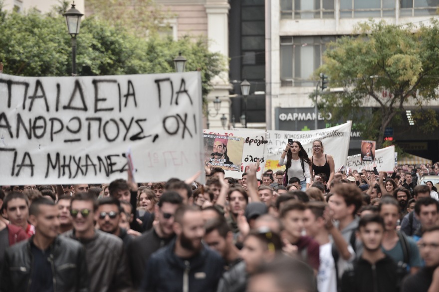 Επεισόδια με κουκουλοφόρους  στο Πολυτεχνείο