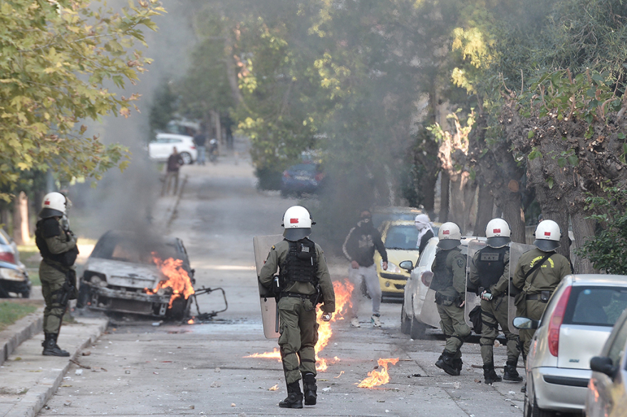 Επεισόδια με κουκουλοφόρους  στο Πολυτεχνείο