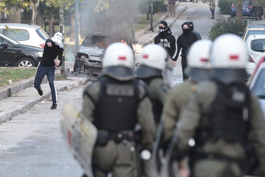 Επεισόδια με κουκουλοφόρους  στο Πολυτεχνείο