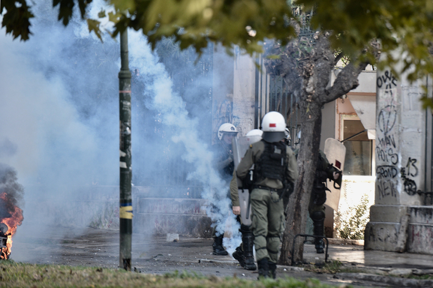 Επεισόδια με κουκουλοφόρους  στο Πολυτεχνείο