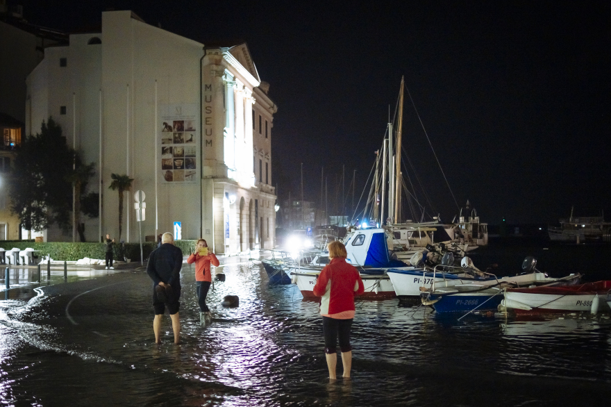 Κακοκαιρία σαρώνει τη μισή Ευρώπη: Έντεκα νεκροί στην Ιταλία - Χιόνια σε Ισπανία και Γαλλία