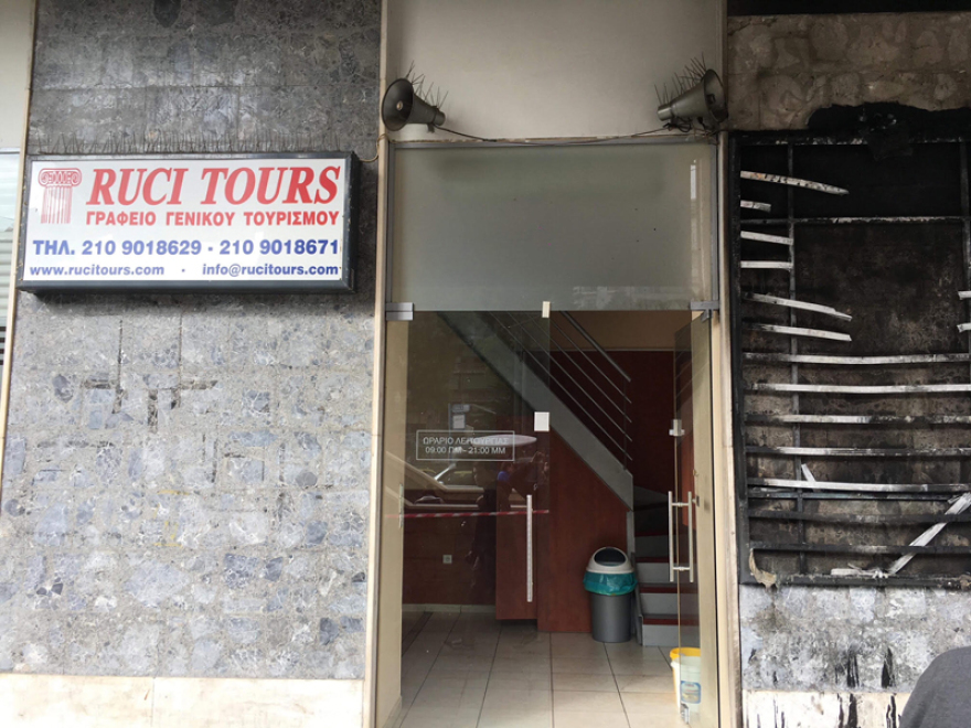 Επίθεση με μολότοφ σε τουριστικό γραφείο Βορειοηπειρώτη στο κέντρο της Αθήνας