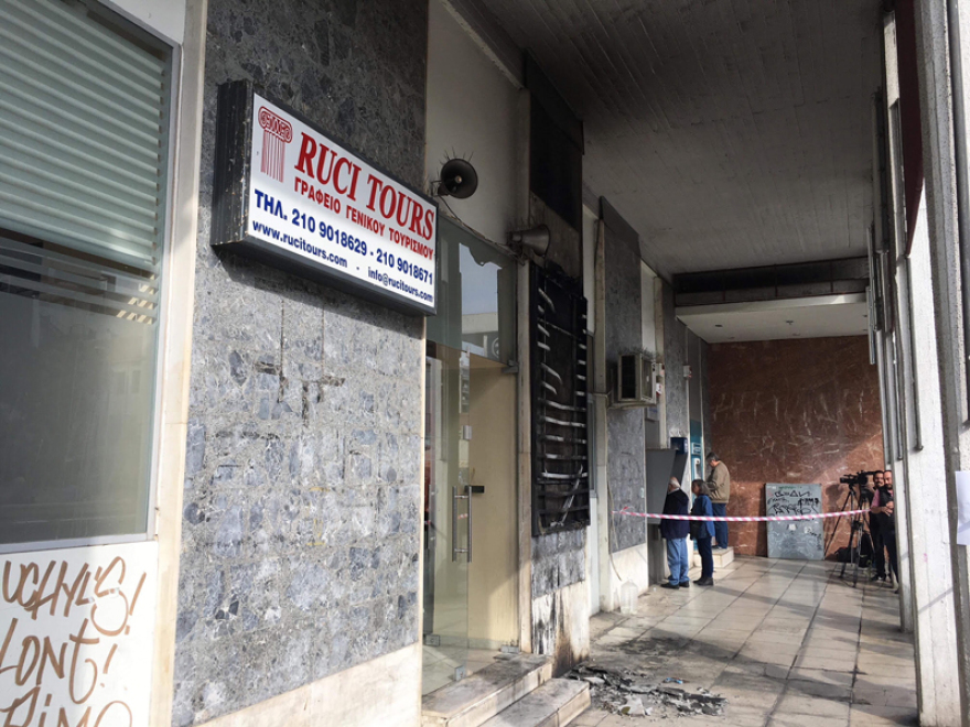 Επίθεση με μολότοφ σε τουριστικό γραφείο Βορειοηπειρώτη στο κέντρο της Αθήνας