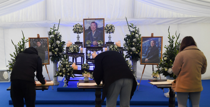 Ρεπόρτερ του BBC αποκάλυψε το ένοχο μυστικό του νεκρού προέδρου της Λέστερ: «Ήταν μαζί με την ερωμένη-γραμματέα του»