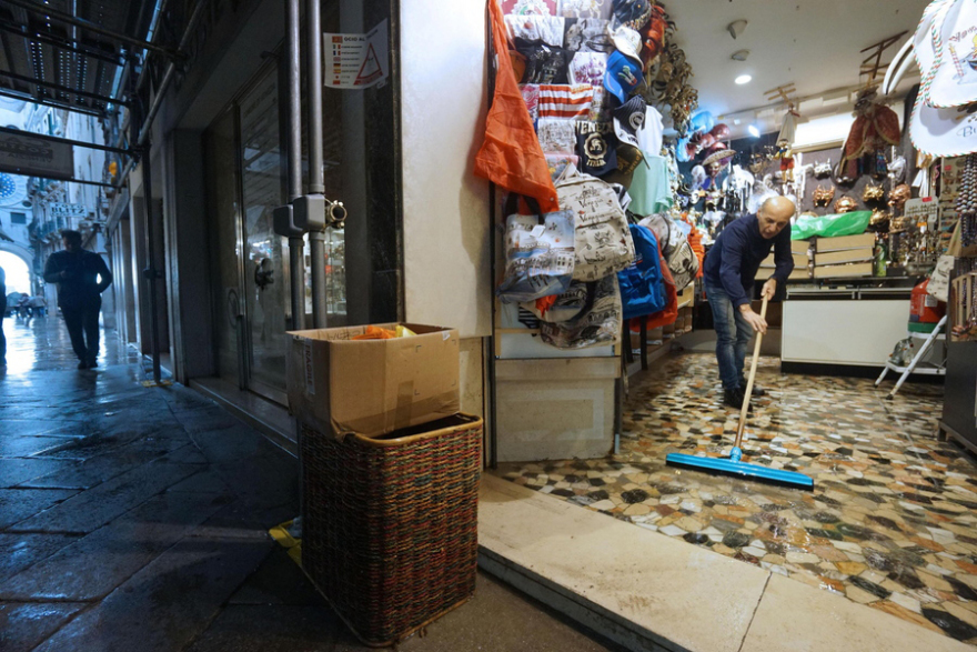 Βενετία - κακοκαιρία: «Πνίγηκε» το ιστορικό κέντρο  από τις σφοδρές βροχοπτώσεις - Φωτογραφίες και βίντεο