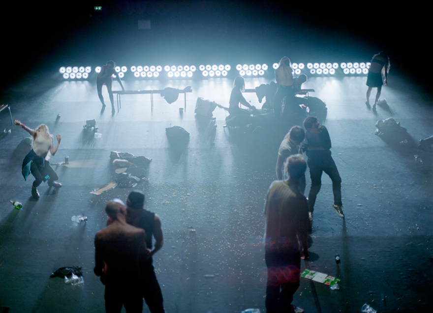 Ένα ρέιβ πάρτι- αποκάλυψη στη Στέγη του ιδρύματος Ωνάση 