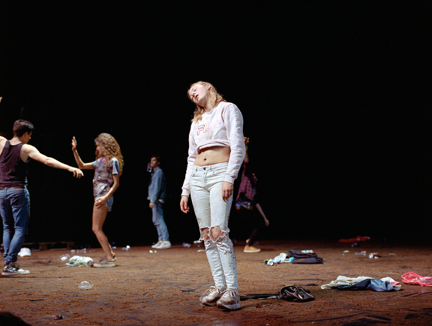 Ένα ρέιβ πάρτι- αποκάλυψη στη Στέγη του ιδρύματος Ωνάση 