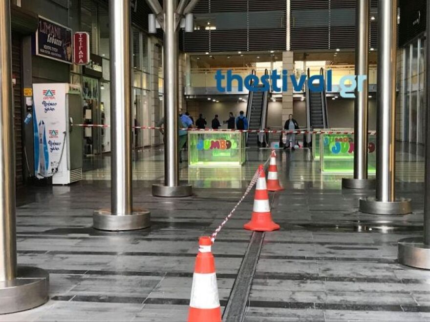 Σοκ στη Θεσσαλονίκη: Άνδρας έπεσε από τον πέμπτο όροφο εμπορικού κέντρου 