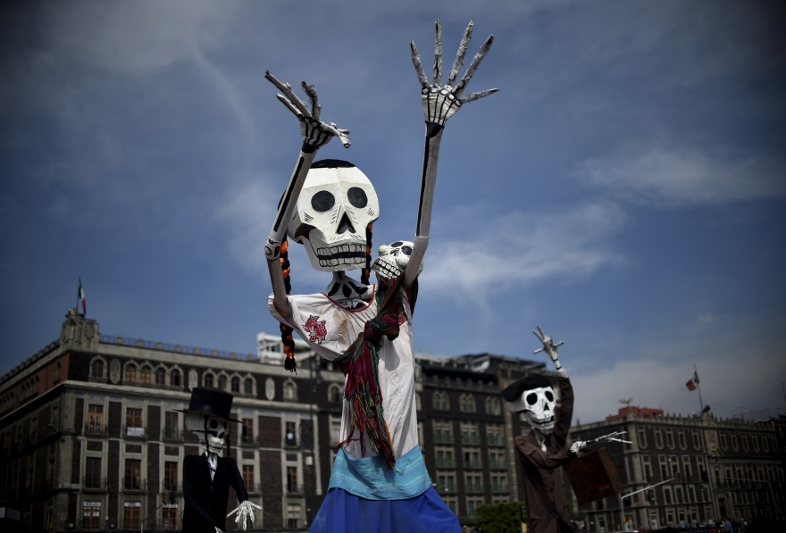 Το Μεξικό άνοιξε τις πύλες του Κάτω Κόσμου: Εκπληκτικές εικόνες από την «Ημέρα των Νεκρών»