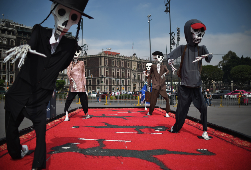 Το Μεξικό άνοιξε τις πύλες του Κάτω Κόσμου: Εκπληκτικές εικόνες από την «Ημέρα των Νεκρών»