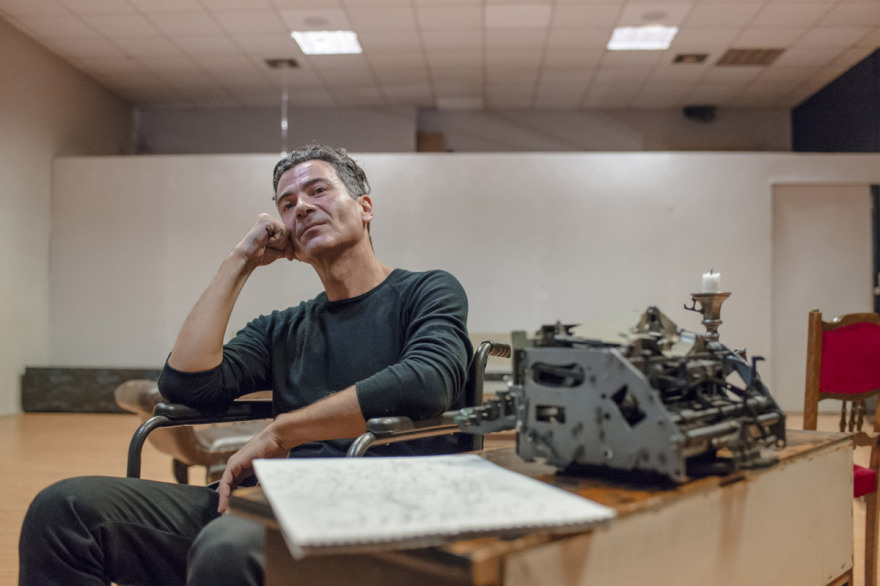 «ΦΩΣ… Διονύσιος Σολωμός» στο θέατρο 104 