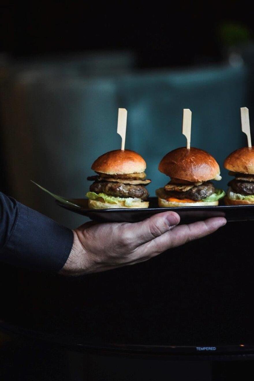 JuJu Bar & Restaurant: Το πραγματικό συναντά το ονειρώδες 