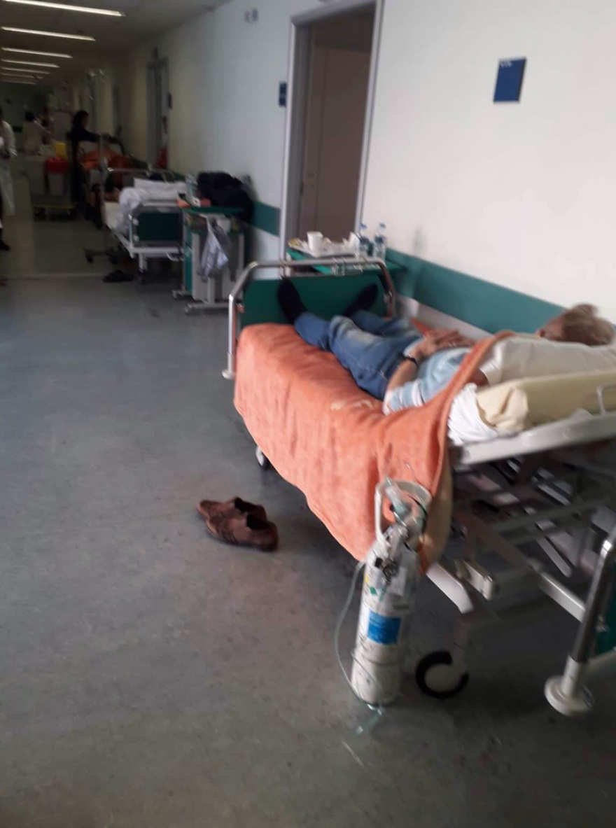 Φωτογραφίες: Πάνω από 100 ράντζα στους διαδρόμους του «Αττικόν» - Χωρίς χημειοθεραπεία μένουν οι ασθενείς