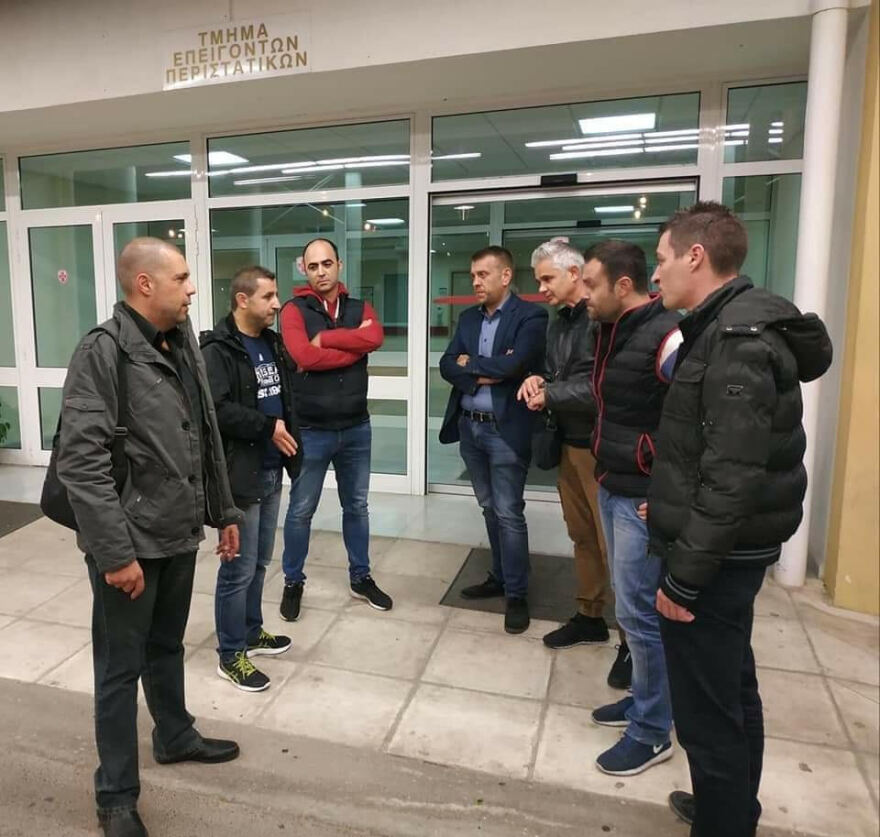 Ρομά πέταξαν μάρμαρα σε περιπολικό στου Ρέντη και άνοιξαν το κεφάλι αστυνομικού!