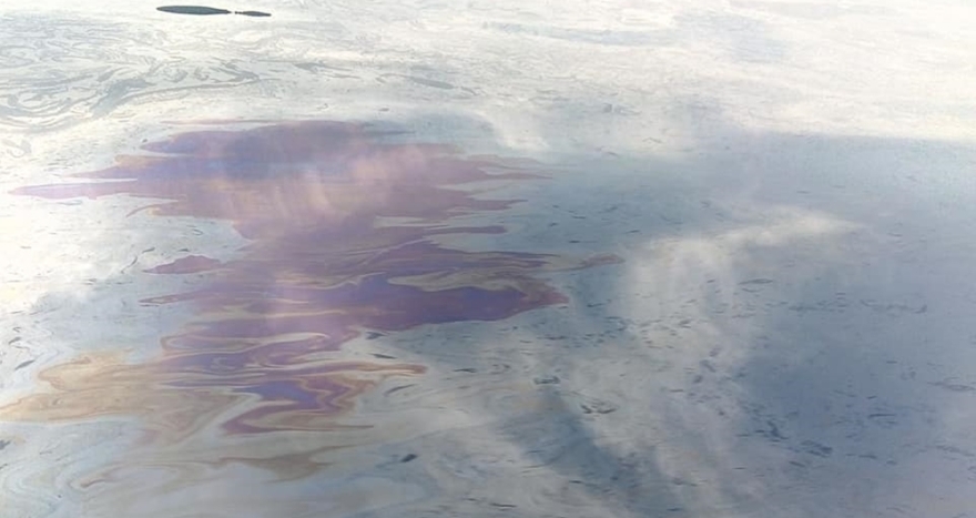 Φωτογραφίες από τη Ζάκυνθο: Πετρέλαιο στη θάλασσα του Μαραθία μετά τον σεισμό των 6,6 Ρίχτερ