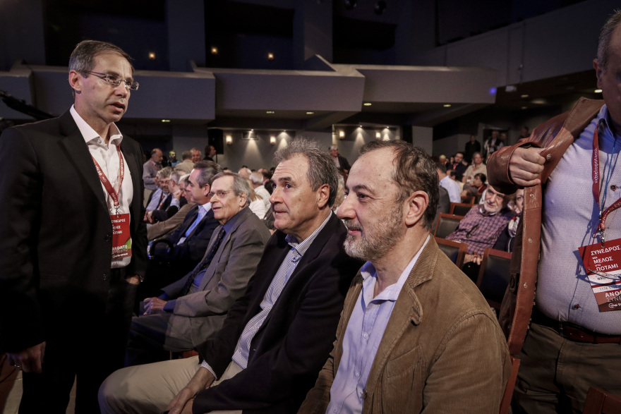 Θεοδωράκης: Παρωχημένη αριστερά και άκρα δεξιά κυβερνούν αγκαλιασμένοι, θα πρέπει να τιμωρηθούν μαζί