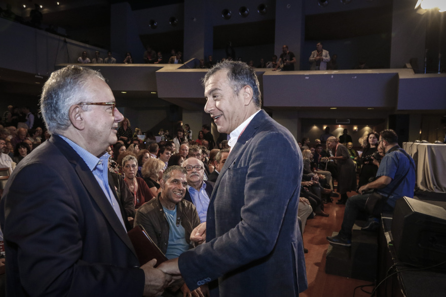 Θεοδωράκης: Παρωχημένη αριστερά και άκρα δεξιά κυβερνούν αγκαλιασμένοι, θα πρέπει να τιμωρηθούν μαζί