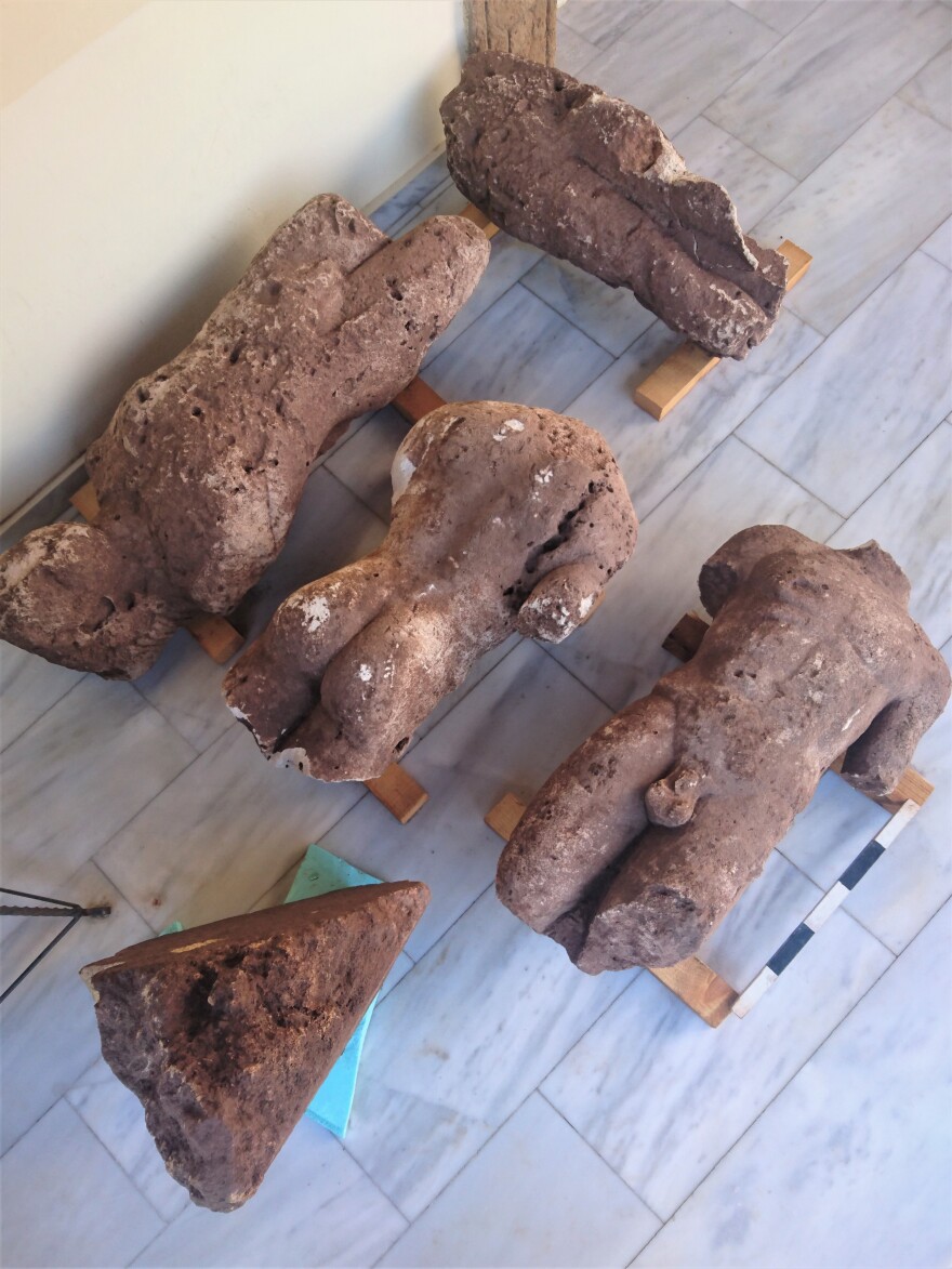 Φωτογραφίες από τους Κούρους της Αρχαϊκής περιόδου που βρέθηκαν στη Φθιώτιδα