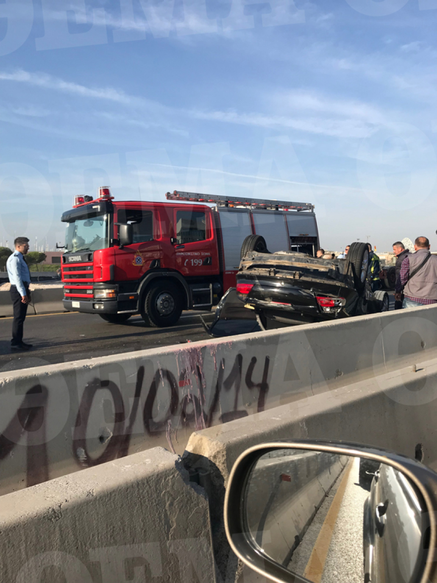 Καραμπόλα τριών ΙΧ στην παραλιακή προκάλεσε απίστευτο μποτιλιάρισμα 