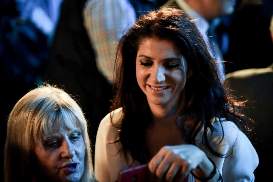 Ασφάλεια-καθημερινότητα οι βασικοί στόχοι του Κώστα Μπακογιάννη για την Αθήνα: Το «ευχαριστώ» με το αγκαλιασμένο ζευγάρι