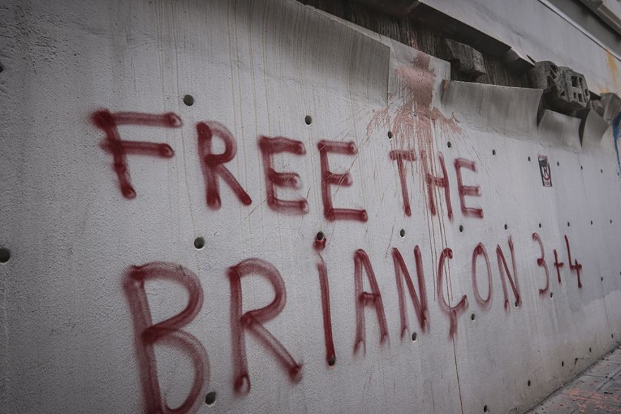 Μια σύλληψη και πέντε προσαγωγές από την επίθεση στο Γαλλικό Ινστιτούτο της Αθήνας