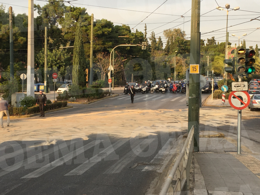Κυκλοφοριακό μπλακ άουτ στο κέντρο της Αθήνας από λάδια στο οδόστρωμα
